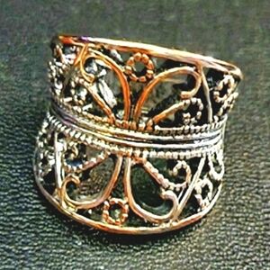 Vintage womens  butterfly ring